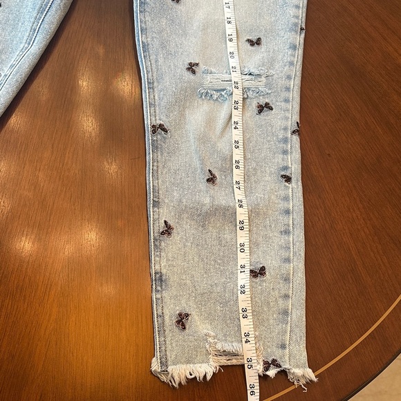 Light Wash Butterfly Embroidered Distressed Jeans - Picture 6 of 13